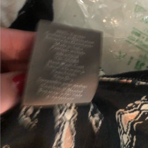 Vince Camuto OS black print cover up wrap ,shawl with tassel - Picture 4 of 5